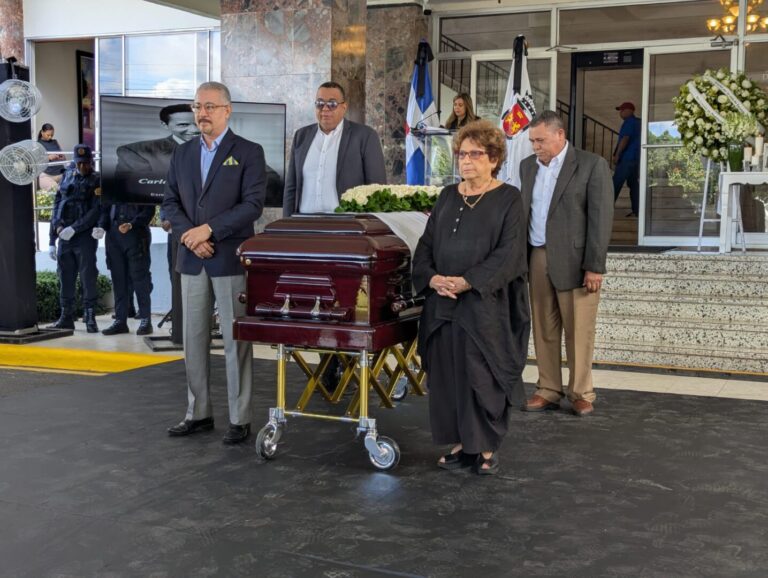 Ayuntamiento del Distrito Nacional rinde honras fúnebres a Carlos Batista