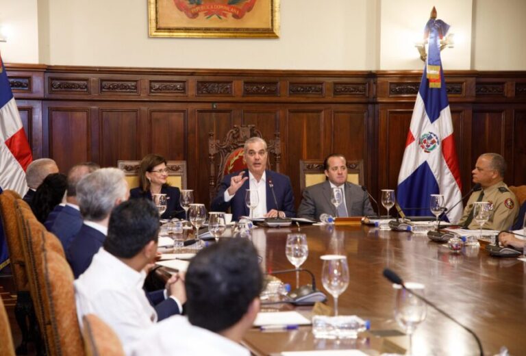 Gobierno restringe publicidad, viáticos, reduce 50% a partidos