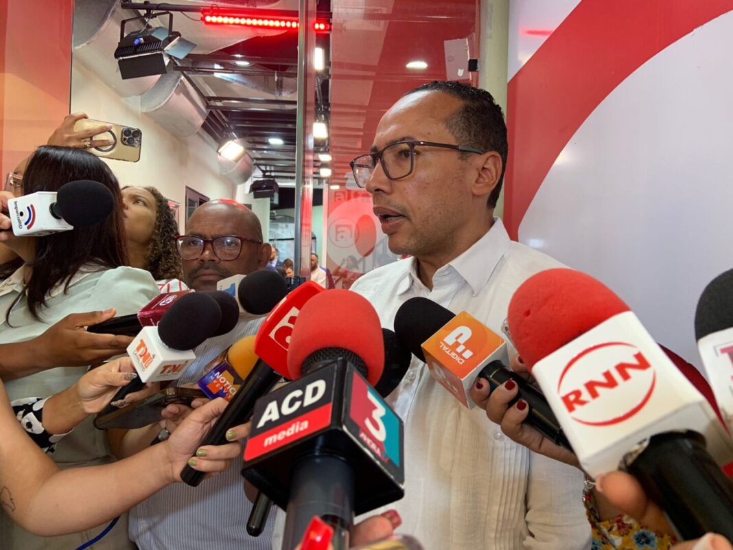 Pasaportes emitirá gratuitamente nuevos documentos a dominicanos afectados por terremotos en Venezuela Pasaportes emitirá gratuitamente nuevos documentos a dominicanos afectados por terremotos en Venezuela
