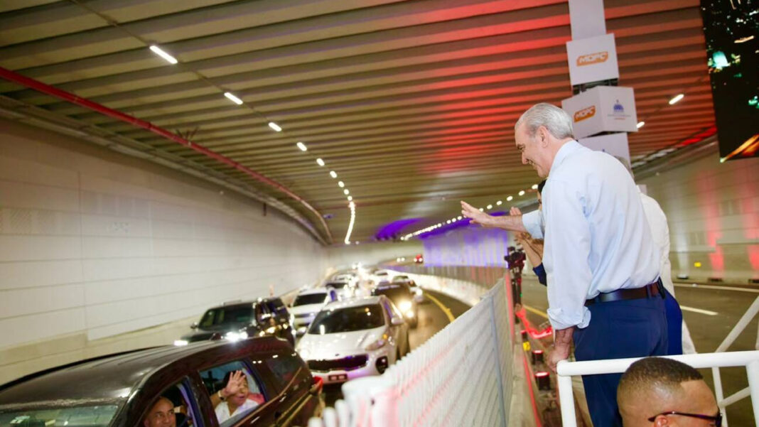 Abinader inaugura el túnel de la Plaza de la Bandera que cambia la salida hacia el Sur y redefine la movilidad del Gran Santo Domingo Abinader inaugura el túnel de la Plaza de la Bandera que cambia la salida hacia el Sur y redefine la movilidad del Gran Santo Domingo