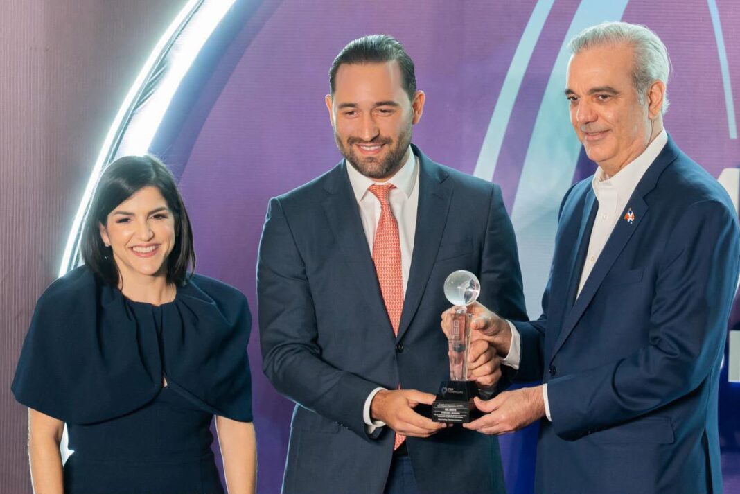 Hire Horatio es reconocida por ProDominicana por su aporte al comercio de servicios y la generación de empleos de calidad Hire Horatio es reconocida por ProDominicana por su aporte al comercio de servicios y la generación de empleos de calidad