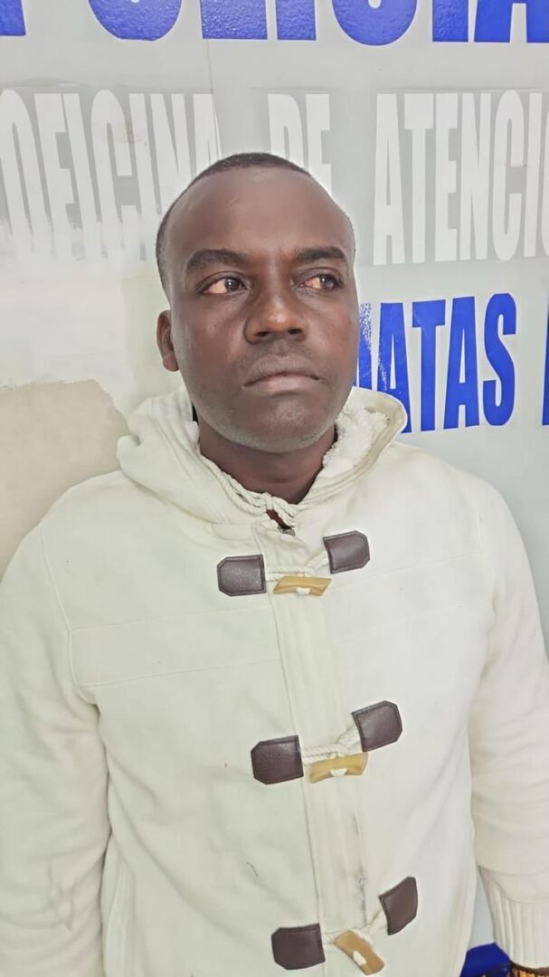 Policía Nacional recupera motocicleta robada y apresa a nacional haitiano que presuntamente intentaba venderla al trasladarla hacia la frontera de Elías Piña Policía Nacional recupera motocicleta robada y apresa a nacional haitiano que presuntamente intentaba venderla al trasladarla hacia la frontera de Elías Piña