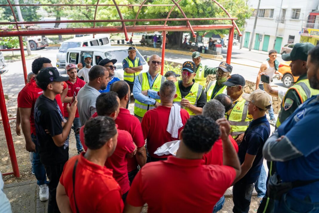 INTRANT interviene 17 rutas en Santiago por aumentos no autorizados en precio del pasaje y fiscaliza 85 vehículos irregulares INTRANT interviene 17 rutas en Santiago por aumentos no autorizados en precio del pasaje y fiscaliza 85 vehículos irregulares