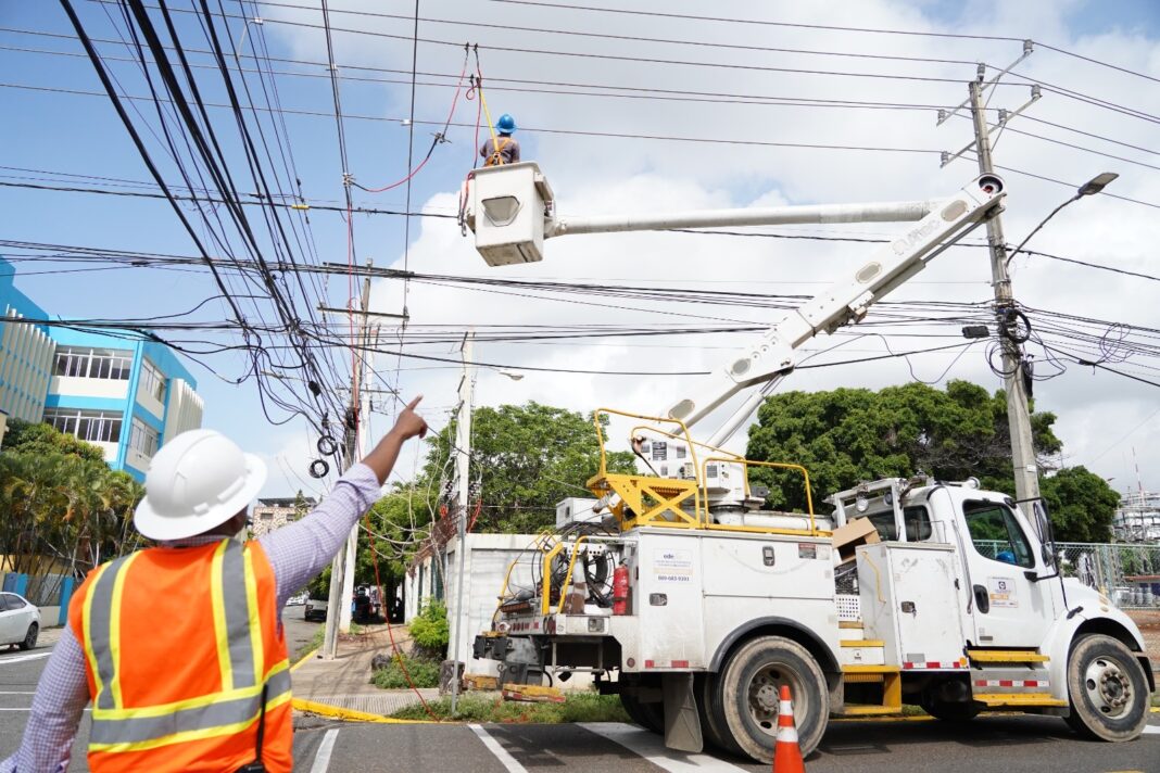 Edesur invierte RD$649 millones para fortalecer la red eléctrica y beneficiar a más de 550 mil clientes Edesur invierte RD$649 millones para fortalecer la red eléctrica y beneficiar a más de 550 mil clientes