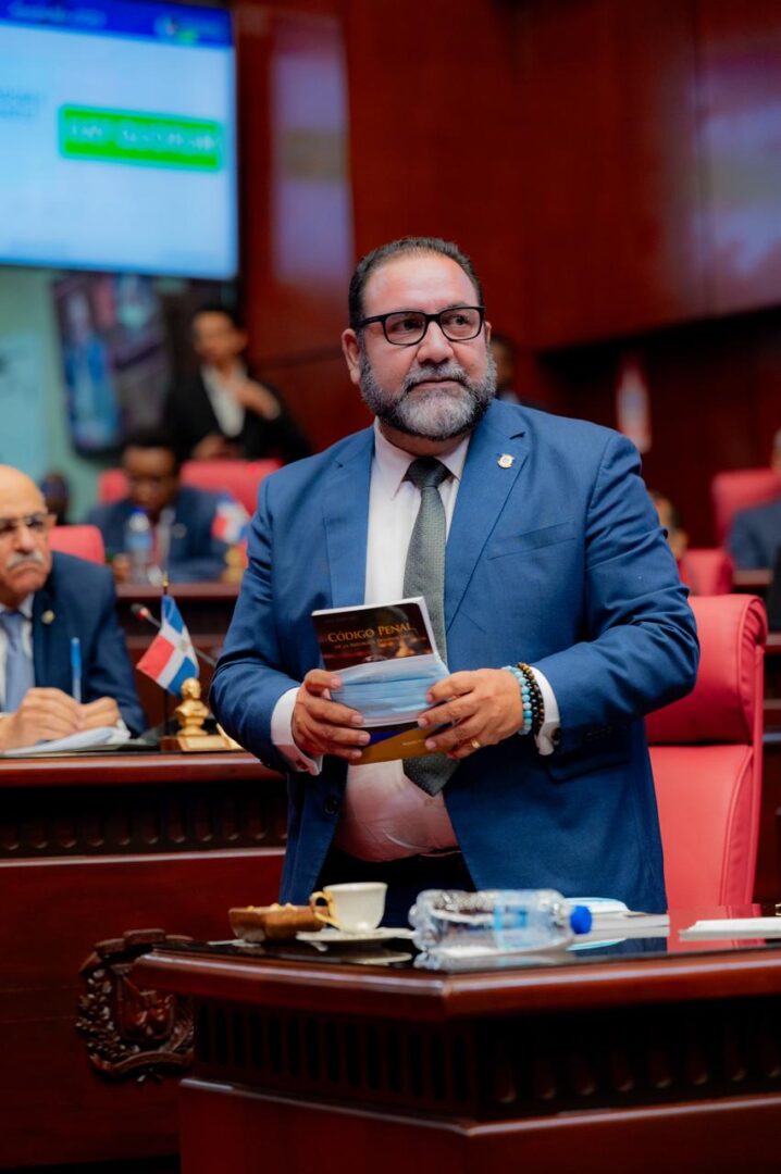 Senador Ramón Rogelio Genao pondera avances del nuevo Código Penal y resalta garantías a la libertad de prensa Senador Ramón Rogelio Genao pondera avances del nuevo Código Penal y resalta garantías a la libertad de prensa