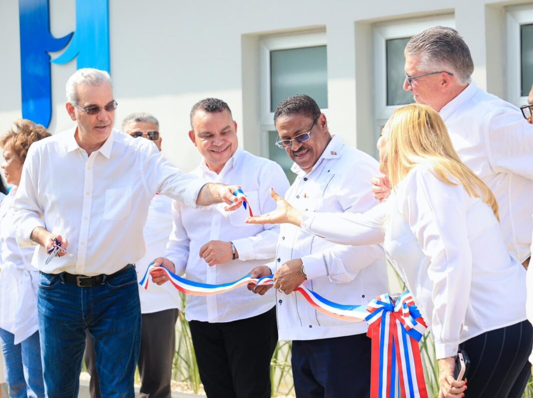Abinader entrega renovado Hospital Municipal Hacienda Estrella y pone fin a una espera de más de 20 años Abinader entrega renovado Hospital Municipal Hacienda Estrella y pone fin a una espera de más de 20 años