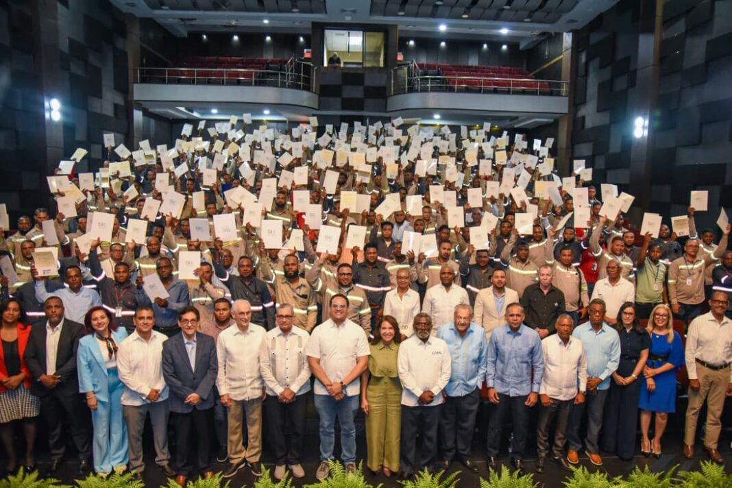 SIE certifica a 300 nuevos técnicos electricistas en Barahona y supera las 5,800 licencias otorgadas desde 2023 SIE certifica a 300 nuevos técnicos electricistas en Barahona y supera las 5,800 licencias otorgadas desde 2023