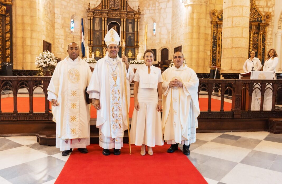 Carolina Mejía conmemora el 528 aniversario de Santo Domingo Carolina Mejía conmemora el 528 aniversario de Santo Domingo