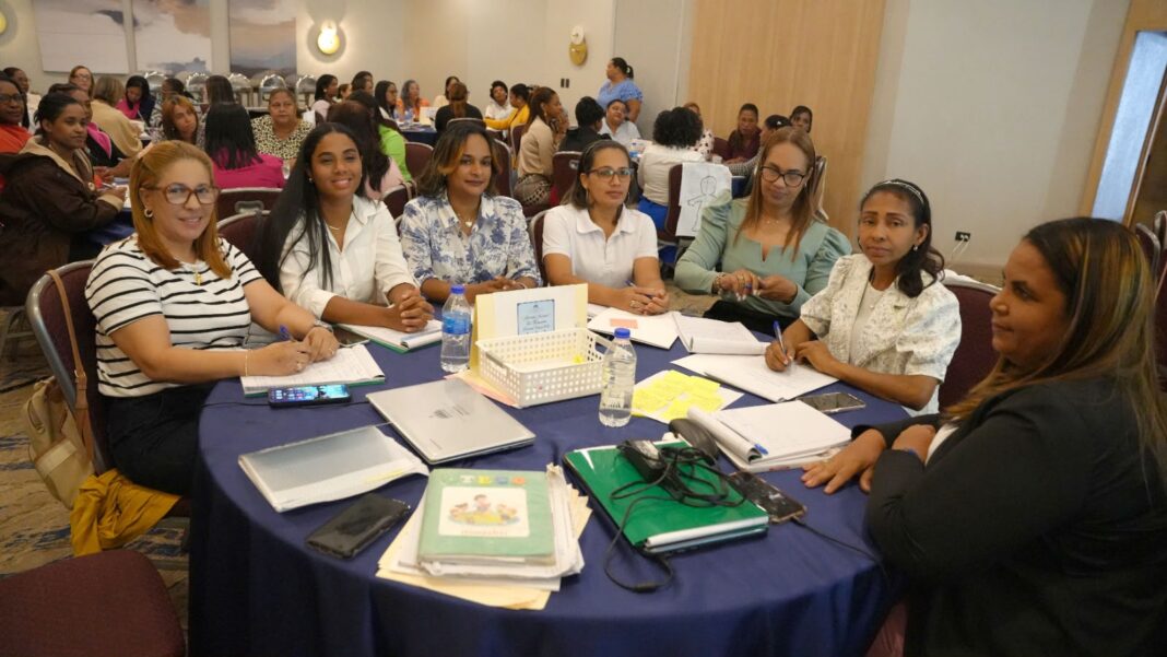MINERD capacitará a más de 90,000 docentes desde este lunes previo al inicio del año escolar MINERD capacitará a más de 90,000 docentes desde este lunes previo al inicio del año escolar