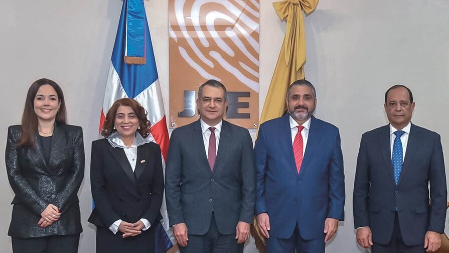 JCE destina más de US$529 mil a viajes, viáticos y boletos aéreos de sus integrantes JCE destina más de US$529 mil a viajes, viáticos y boletos aéreos de sus integrantes