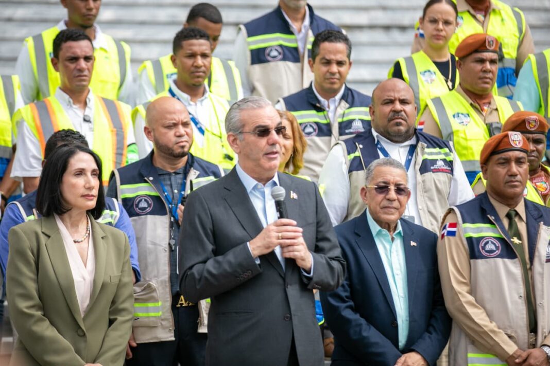 Presidente Abinader felicita al COE y a todos los organismos de socorro, instituciones públicas y privadas por coordinación del Simulacro Nacional y llama a fortalecer preparación para salvar vidas Presidente Abinader felicita al COE y a todos los organismos de socorro, instituciones públicas y privadas por coordinación del Simulacro Nacional y llama a fortalecer preparación para salvar vidas