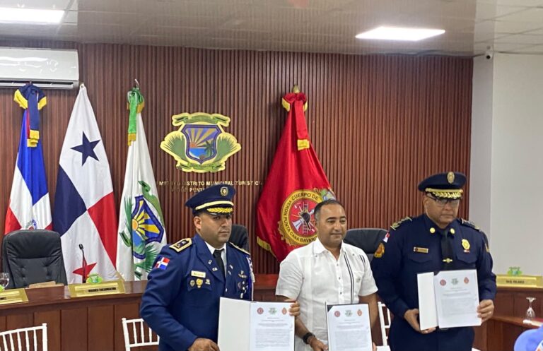 Cuerpo de Bomberos de Verón Punta Cana firma alianza estratégica con Panamá y avanza en inclusión de género