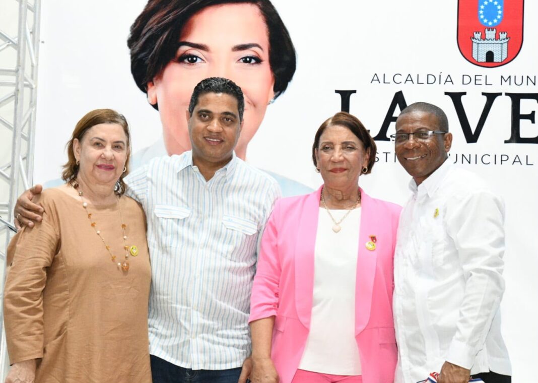 Alcaldía de La Vega Inaugura la Primera Casa Club de la Federación de Juntas de Vecinos Alcaldía de La Vega Inaugura la Primera Casa Club de la Federación de Juntas de Vecinos