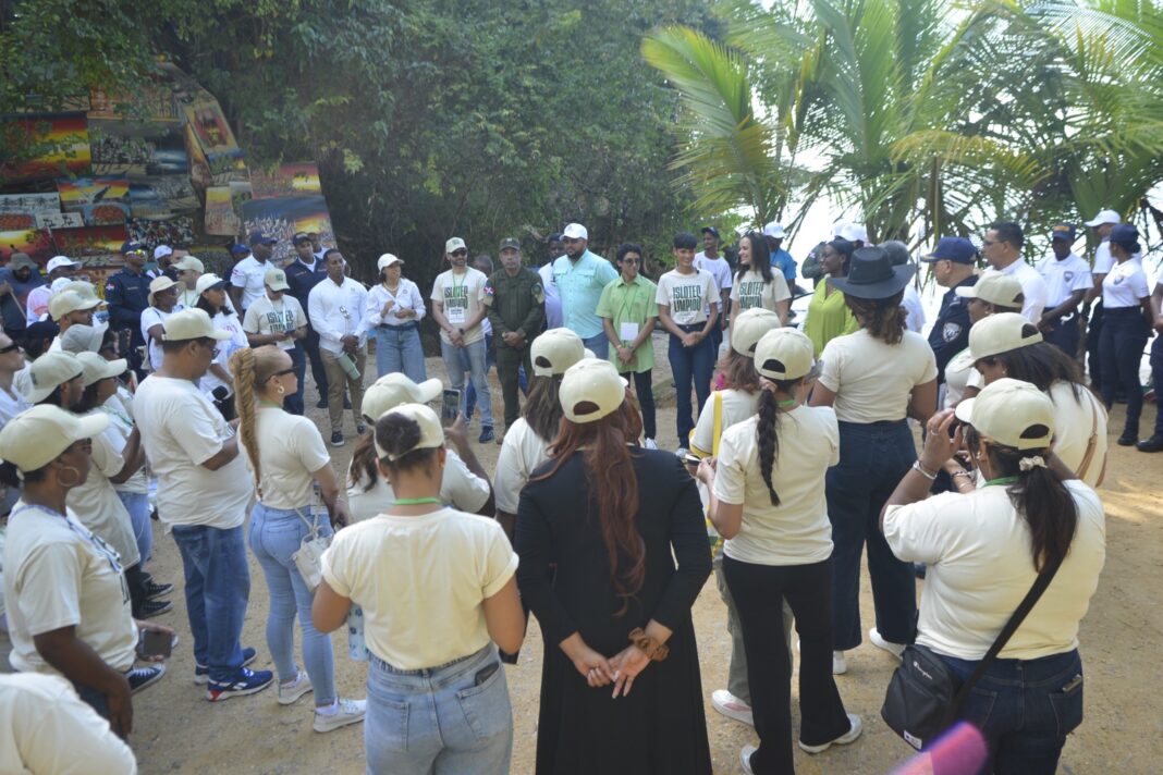 Prioriza RD realiza jornada simultánea de limpieza en cayos de Samaná y retira más de 1,093 libras de desechos Prioriza RD realiza jornada simultánea de limpieza en cayos de Samaná y retira más de 1,093 libras de desechos