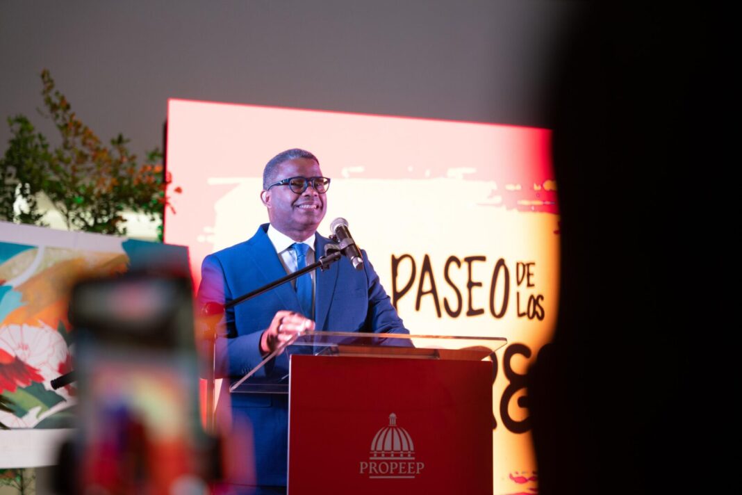 Propeep inaugura exposición “Entre Muros y Colores” y presenta segunda edición del álbum sobre el Paseo de los Colores Propeep inaugura exposición “Entre Muros y Colores” y presenta segunda edición del álbum sobre el Paseo de los Colores