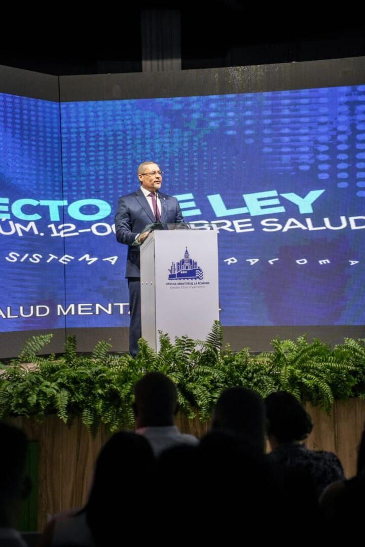 Senador de La Romana, Eduard Espíritusanto, presenta su segundo Informe de Gestión Senador de La Romana, Eduard Espíritusanto, presenta su segundo Informe de Gestión