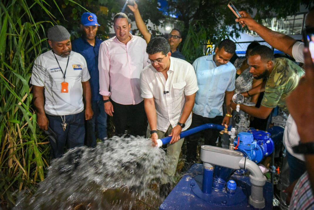 Fellito Suberví resuelve problema de agua de dos décadas en La Puya y La Yagüita Fellito Suberví resuelve problema de agua de dos décadas en La Puya y La Yagüita