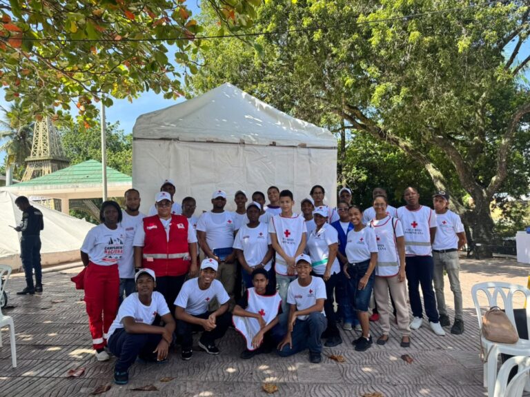 Cruz Roja Santo Domingo Oeste reafirma su compromiso con la comunidad durante “Caminata por la Biblia”