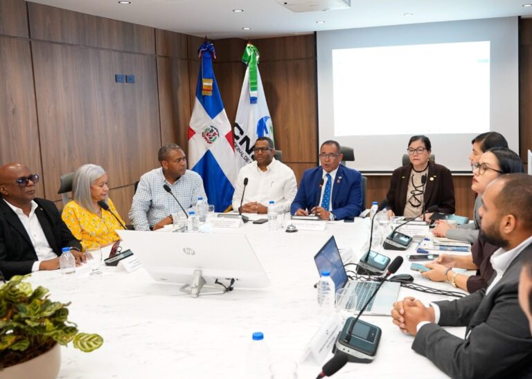 Diálogo permanente para la aprobación del Fondo de Medicamentos de Alto Costo (FOMAC) 