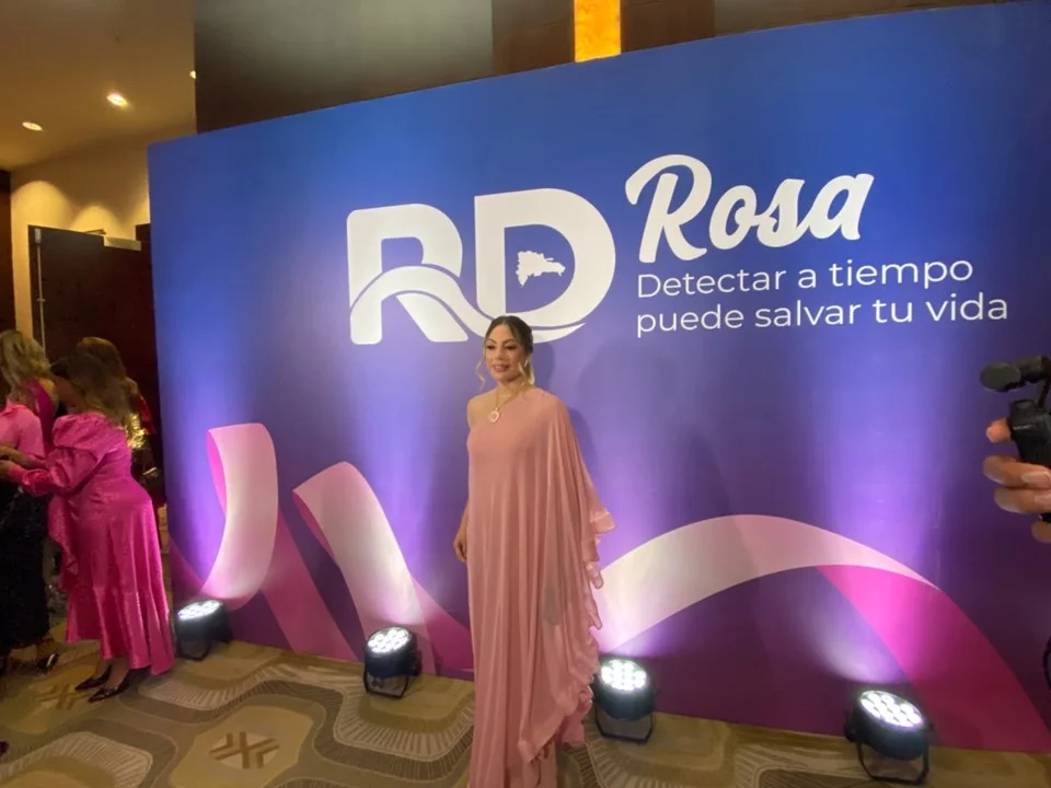 Iluminada Muñoz dona quinientos mil pesos a dos fundaciones en apoyo a la lucha contra el cáncer Iluminada Muñoz dona quinientos mil pesos a dos fundaciones en apoyo a la lucha contra el cáncer