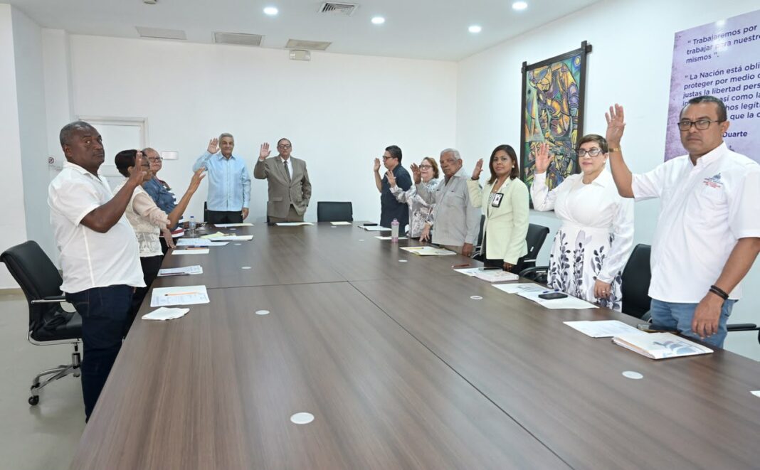 Ministerio de Trabajo anuncia aumento salarial de 25 % para operadores de máquinas pesadas del área agrícola Ministerio de Trabajo anuncia aumento salarial de 25 % para operadores de máquinas pesadas del área agrícola