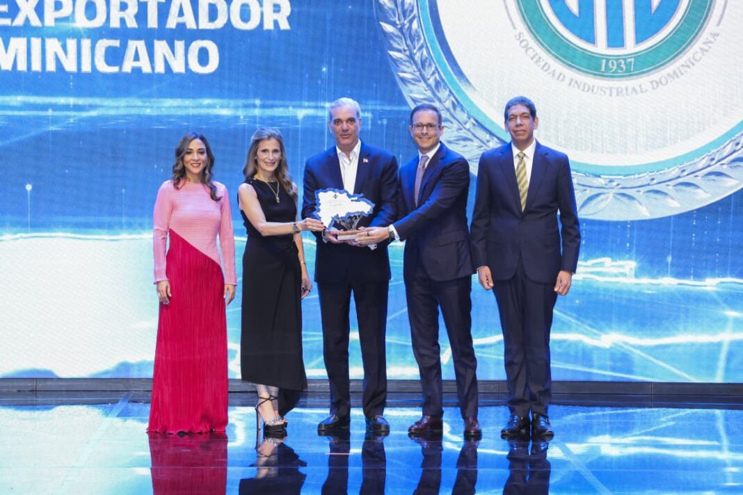 ADOEXPO reconoce al Grupo SID como Gran Exportador Dominicano ADOEXPO reconoce al Grupo SID como Gran Exportador Dominicano