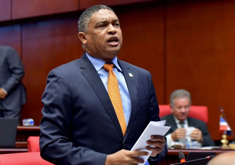 Yván Lorenzo afirma Gobierno actúa con irresponsabilidad frente incidente ocurrido con diputada de Elías Piña Yván Lorenzo afirma Gobierno actúa con irresponsabilidad frente incidente ocurrido con diputada de Elías Piña