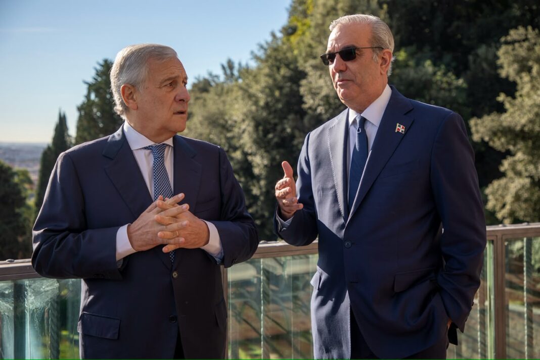 Presidente Abinader llama a empresarios italianos a invertir en República Dominicana y destaca complementariedad económica entre ambos países Presidente Abinader llama a empresarios italianos a invertir en República Dominicana y destaca complementariedad económica entre ambos países