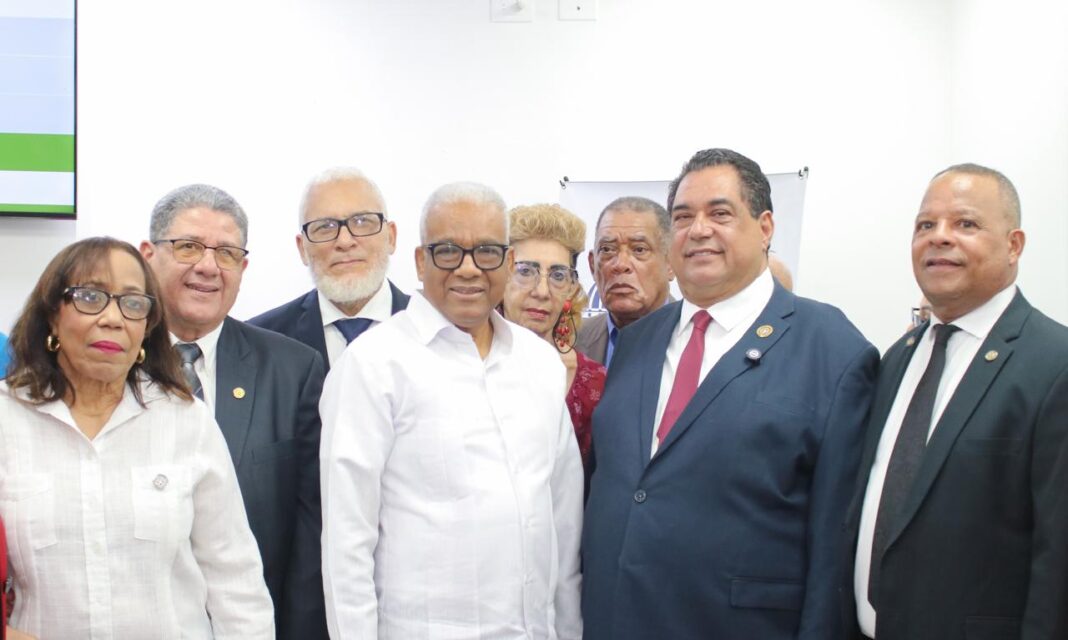 Gobierno otorga pensiones de RD$40,000 y seguro médico a notarios Gobierno otorga pensiones de RD$40,000 y seguro médico a notarios