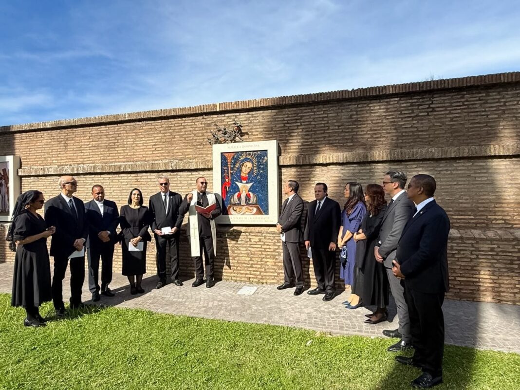 Presidente Abinader pide al pueblo dominicano orar por la salud del papa León XIV desde el Vaticano Presidente Abinader pide al pueblo dominicano orar por la salud del papa León XIV desde el Vaticano