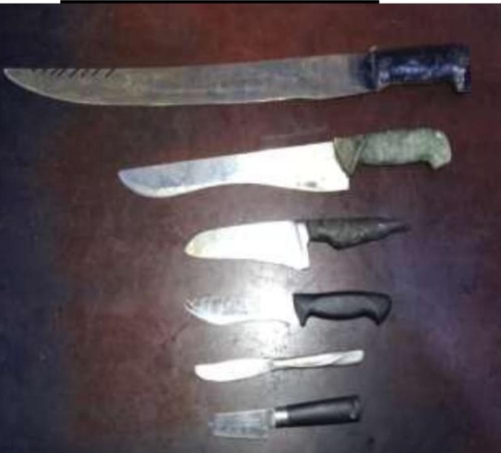 Policía ocupa 12 armas blancas e interviene cuatro puntos durante operativos en San Cristóbal Policía ocupa 12 armas blancas e interviene cuatro puntos durante operativos en San Cristóbal