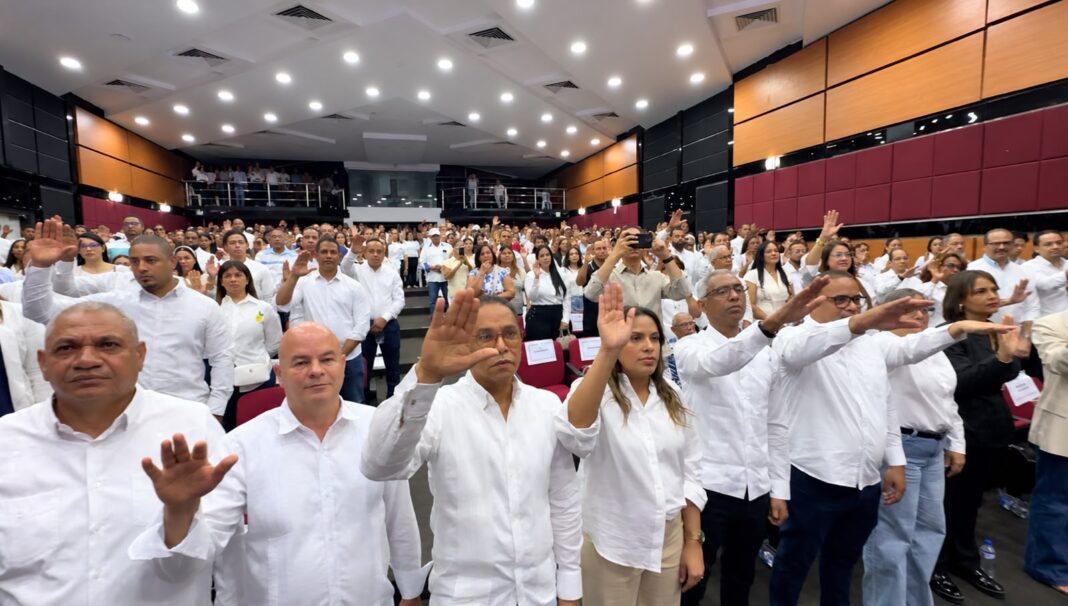 Juramentan al Frente de Salud de La Vega en apoyo al proyecto presidencial de David Collado Juramentan al Frente de Salud de La Vega en apoyo al proyecto presidencial de David Collado