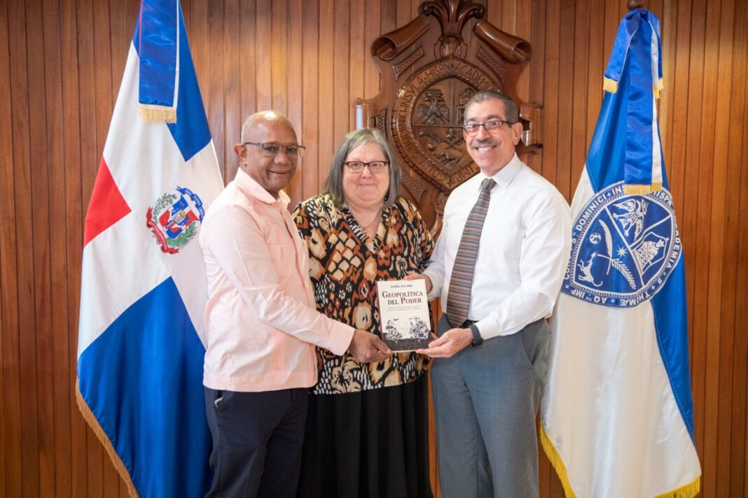 Rector de la UASD recibe a Isabel Rauber previo a la presentación de su libro sobre geopolítica del poder Rector de la UASD recibe a Isabel Rauber previo a la presentación de su libro sobre geopolítica del poder