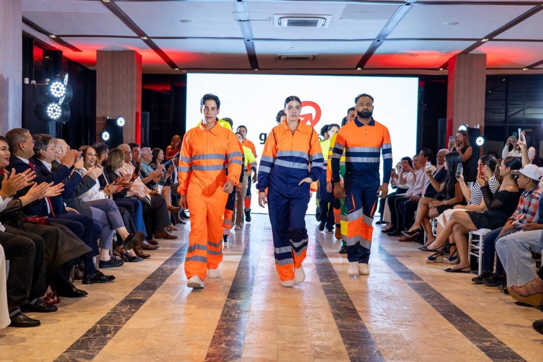 Grabo Estilo presenta las últimas tendencias en uniformes profesionales de Velilla durante desfile en Santo Domingo Grabo Estilo presenta las últimas tendencias en uniformes profesionales de Velilla durante desfile en Santo Domingo