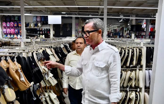 Ministerio de Trabajo inspecciona y sanciona 101 tiendas de inversionistas chinos por numerosas violaciones laborales Ministerio de Trabajo inspecciona y sanciona 101 tiendas de inversionistas chinos por numerosas violaciones laborales